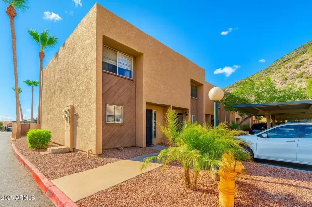 MLS: 6918199 Condo For Sale