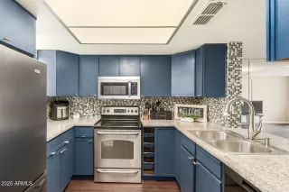 Photo #3: 6918199 Listing