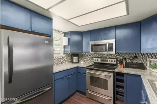 Photo #5: 6918199 Listing