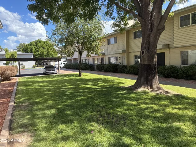 MLS: 6918352 Condo For Sale