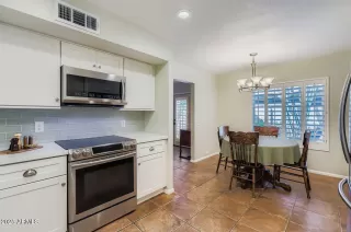 Photo #6: 6918367 Listing