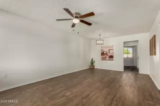 Photo #5: 6918378 Listing