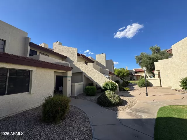 MLS: 6918386 Condo For Sale