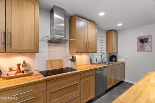 Photo #5: 6918407 Listing 