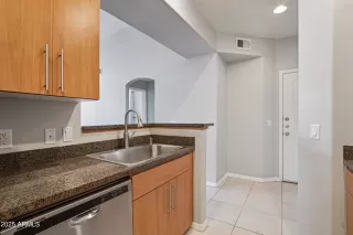 Photo #6: 6918467 Listing