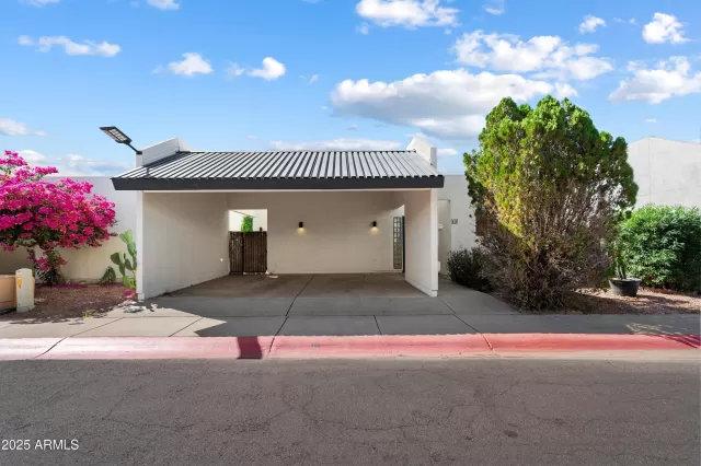 MLS: 6918700 Condo For Sale