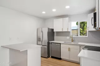 Photo #6: 6918700 Listing