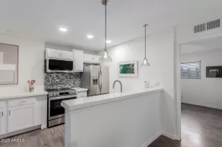 Photo #5: 6919172 Listing 