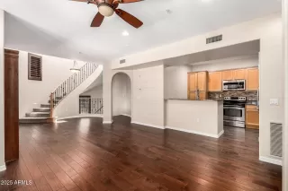 Photo #6: 6919245 Listing