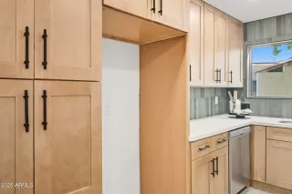 Photo #6: 6919270 Listing