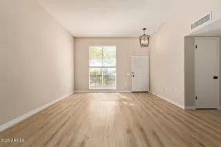 Photo #5: 6919279 Listing