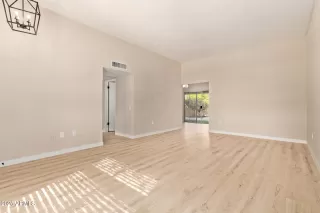 Photo #6: 6919279 Listing