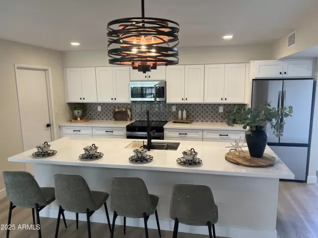 MLS: 6919384 Condo For Sale