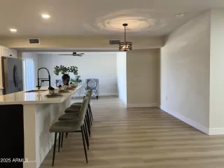 Photo #6: 6919384 Listing