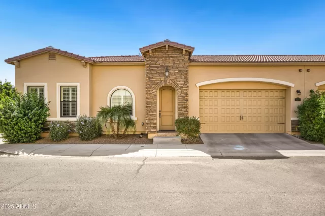 MLS: 6919733 Condo For Sale