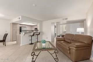 Photo #5: 6919984 Listing