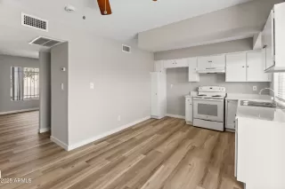 Photo #3: 6919985 Listing