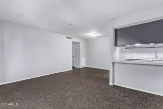 Photo #4: 6920057 Listing