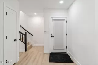 Photo #1: 6920110 Listing