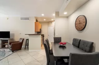 Photo #6: 6920335 Listing 