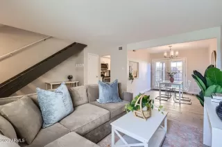 Photo #2: 6920344 Listing 