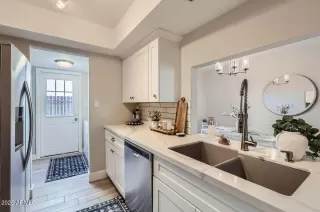 Photo #5: 6920344 Listing 