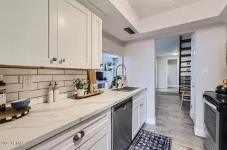 Photo #6: 6920344 Listing 