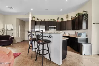 Photo #3: 6920387 Listing