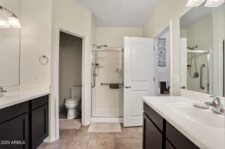 Photo #5: 6920387 Listing