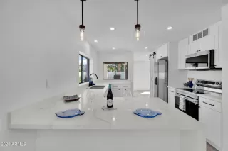 Photo #6: 6920594 Listing 