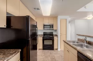 Photo #5: 6920770 Listing