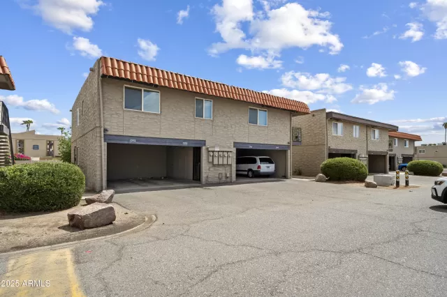 MLS: 6920950 Condo For Sale