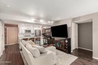 Photo #3: 6921340 Listing