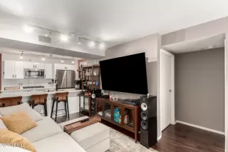 Photo #4: 6921340 Listing