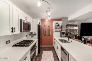 Photo #5: 6921340 Listing