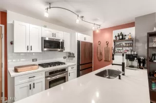 Photo #6: 6921340 Listing