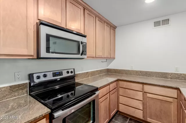 MLS: 6921540 Condo For Sale