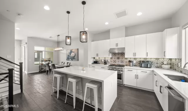 MLS: 6921687 Condo For Sale