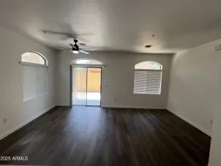 Photo #4: 6921688 Listing