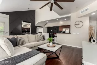 Photo #3: 6921710 Listing 