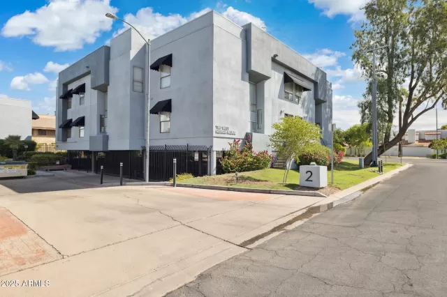 MLS: 6921718 Condo For Sale