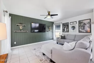 Photo #6: 6921718 Listing