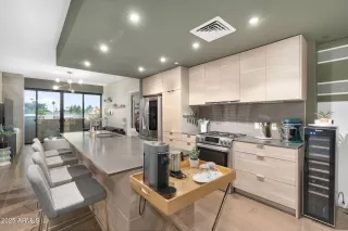 Photo #1: 6921742 Listing 