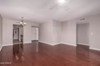 Photo #6: 6921764 Listing 