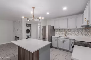 Photo #5: 6921798 Listing 