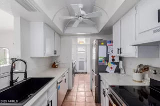 Photo #6: 6921826 Listing