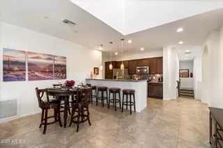 Photo #5: 6921840 Listing