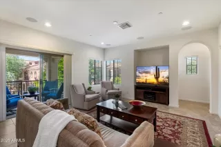 Photo #6: 6921840 Listing