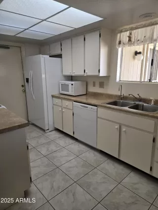 Photo #5: 6922000 Listing 