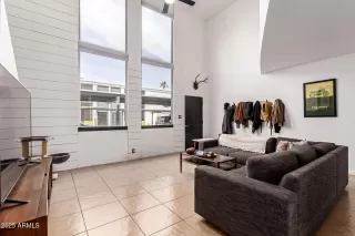 Photo #4: 6922357 Listing